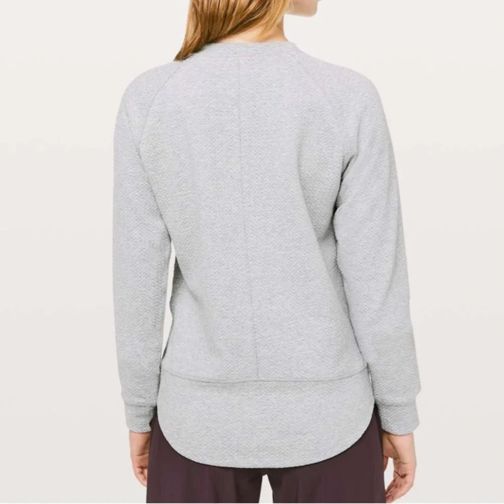 Lululemon 10 Catch A Moment Crew in Heathered Light Grey - Picture 2 of 9